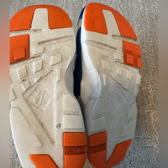 Nike Air Huaraches, good condition. - Picture 5 of 6